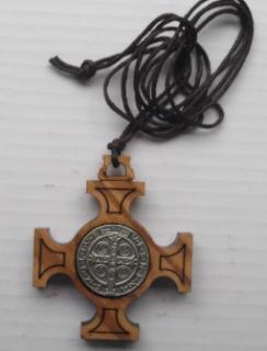 Kríž Sv. Benedikta s koženkou