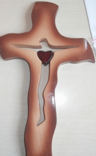 kríž drevený srdce 28x16 cm